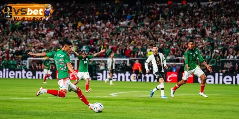 Người hâm mộ được hòa mình vào không khí sôi động